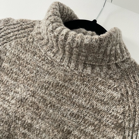 Zara Knit Sweater - Picture 4 of 5